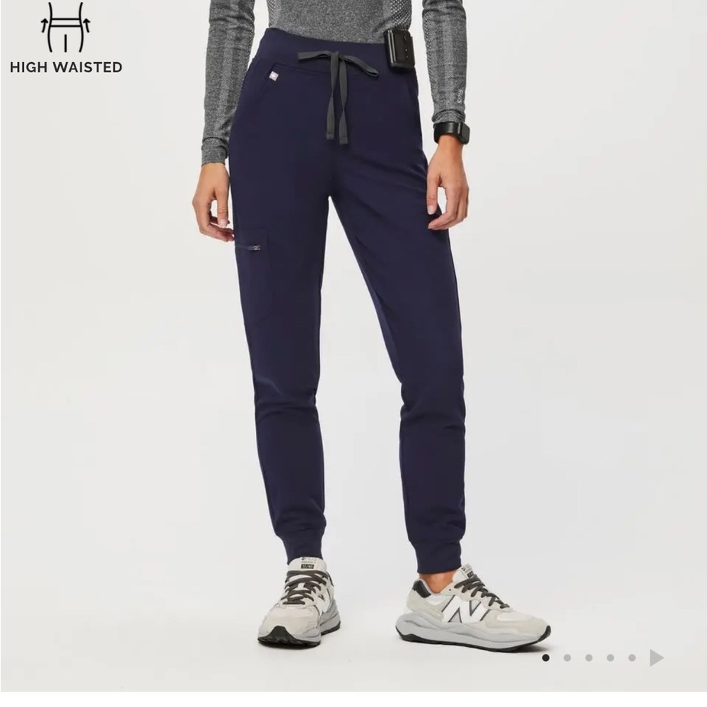 Figs high waisted Zamora joggers size medium petite. Navy